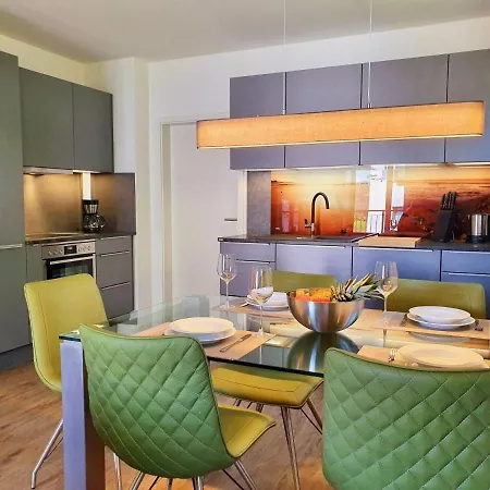 Kapitaenshaus 3 *